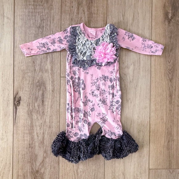 BABY GIRL BOUTIQUE PREPPY AND PRETTY PICTURE PERFECT BUNDLE SIZES 6-12months - Picture 2 of 9